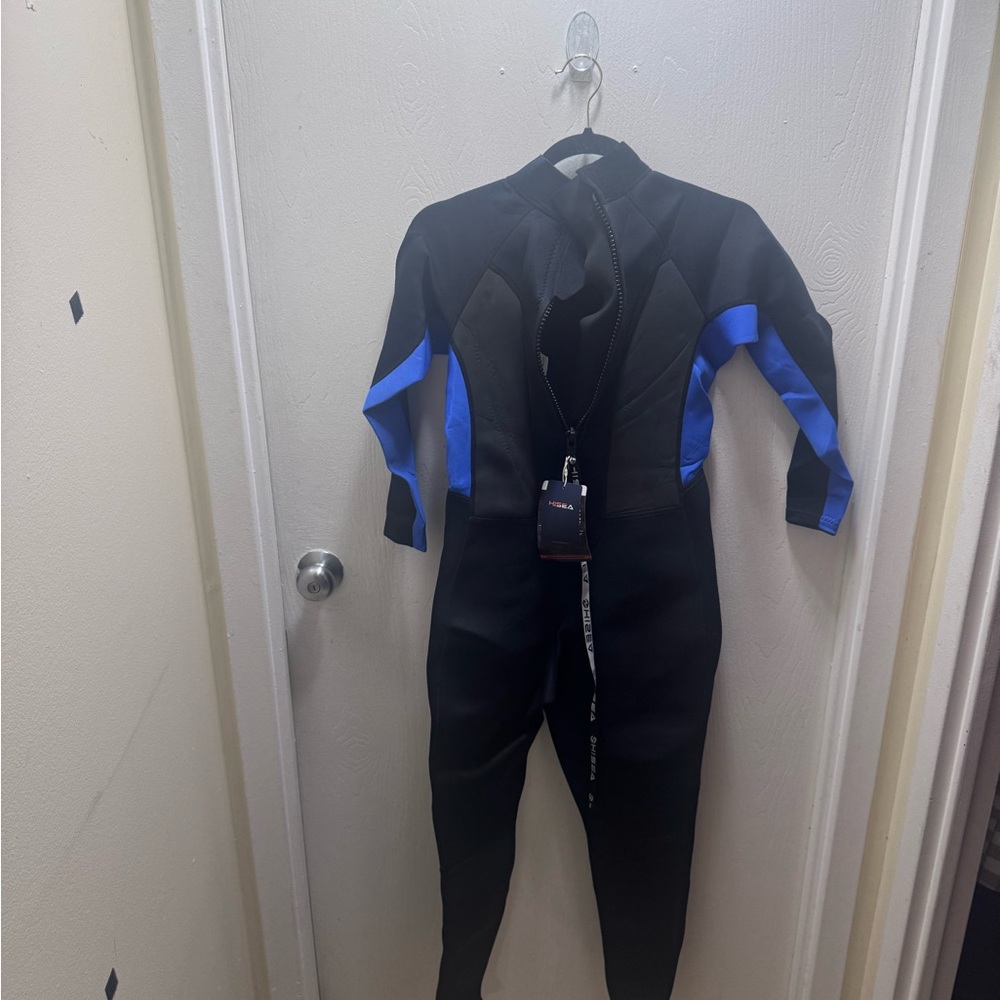Brand new w/ tags Hisea Black and Blue Wetsuit size small